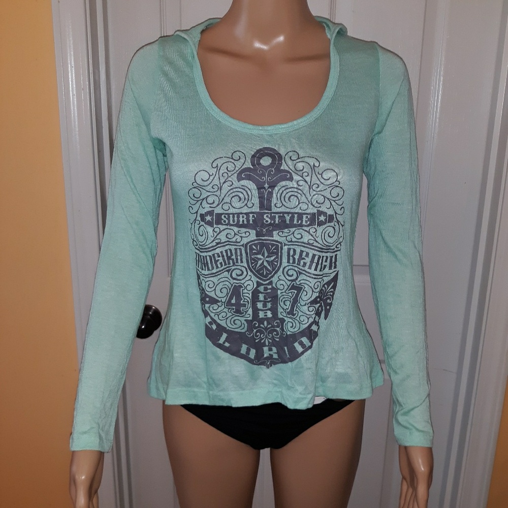 Surf Style hooded graphic tee